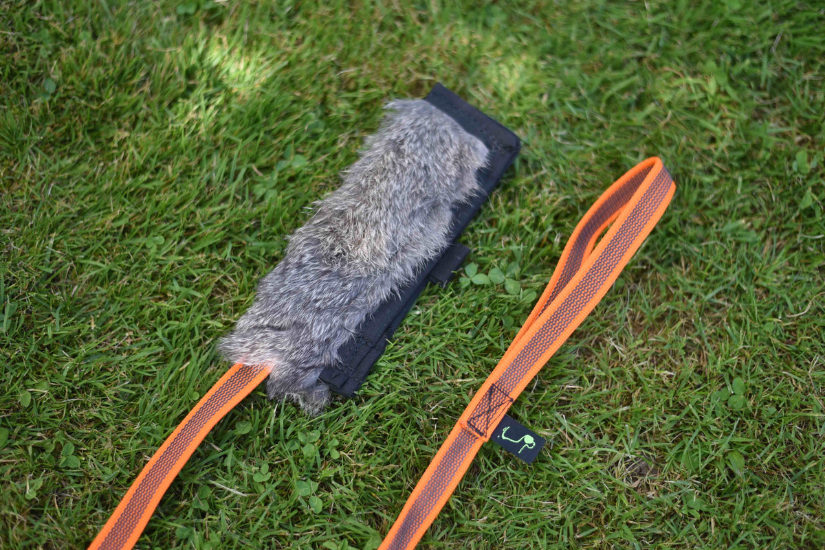 Jouet rabbit avec pochette à friandises et Anse