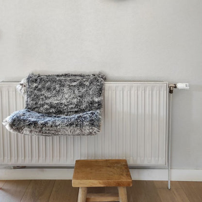 Hamac poilu noir pour radiateur chat